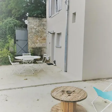 Tiny House A 100m Du Chateau Fort סדאן